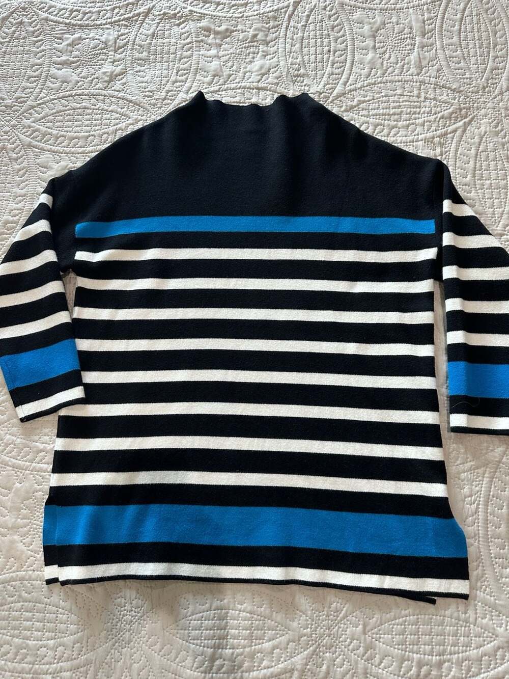 Jones New York white, black and blue striped women’s sweater 1X
